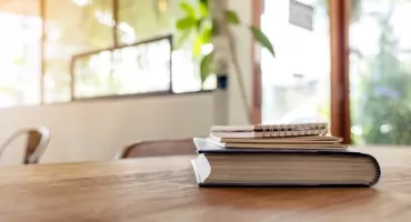 Studia podyplomowe a kursy i szkolenia – co wybrać dla rozwoju kariery?     